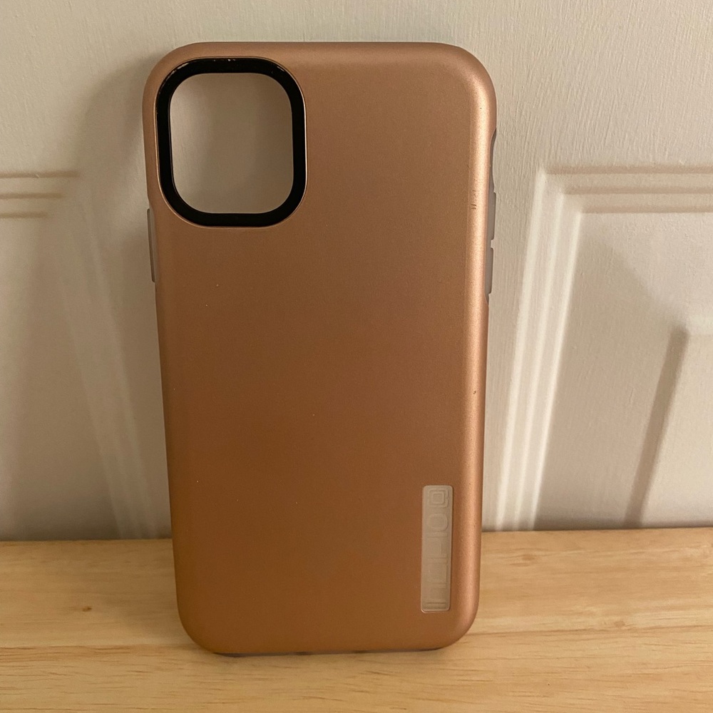 Incipio iPhone 11 case Rosegold